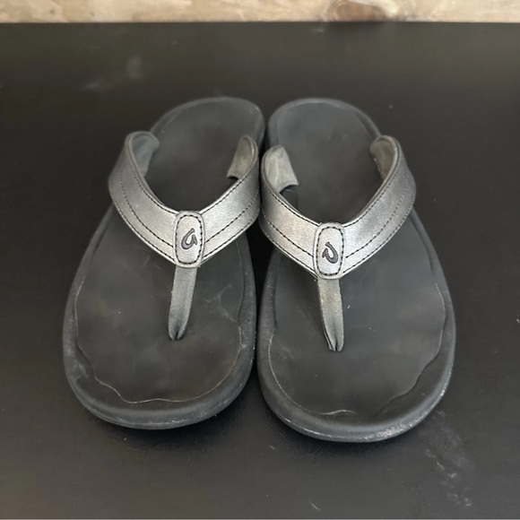 OLUKAI Ohana Pewter Faux Leather Flip Flop Sandals Shoes Women’s Size 9 Summer - Picture 5 of 8
